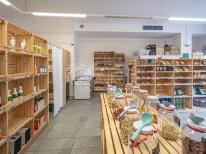Pronájem obchodního prostoru, Praha - Kobylisy, Střelničná, 84 m2