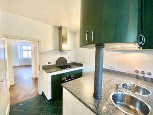 Pronájem bytu 4+1, Praha - Malá Strana, Vlašská, 170 m2