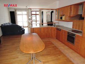 Pronájem rodinného domu, Beroun, Školní nám., 280 m2