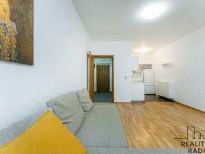 Prodej bytu 2+kk, Praha, Jeseniova, 56 m2