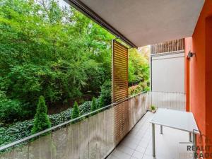 Prodej bytu 2+kk, Praha, Jeseniova, 56 m2