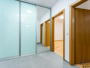 Prodej bytu 2+kk, Praha, Jeseniova, 56 m2