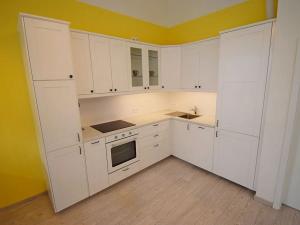 Pronájem bytu 1+kk, Praha - Dejvice, Lindleyova, 98 m2