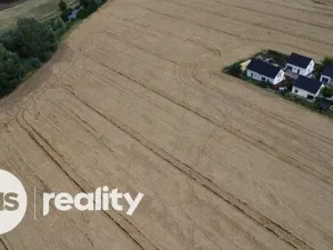 Prodej pole, Milovice, 3519 m2