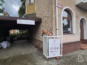 Pronájem obchodního prostoru, Sokolov, nábřeží Petra Bezruče, 31 m2