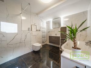 Prodej bytu 3+1, Karlovy Vary, Pražská silnice, 130 m2