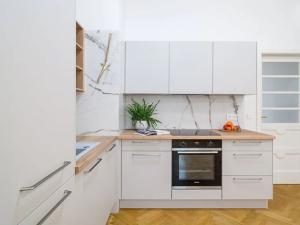 Pronájem bytu 2+kk, Praha - Vinohrady, Lucemburská, 57 m2