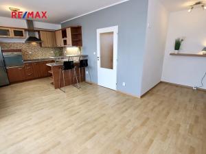 Pronájem bytu 1+kk, Praha - Kbely, Pod Nouzovem, 32 m2