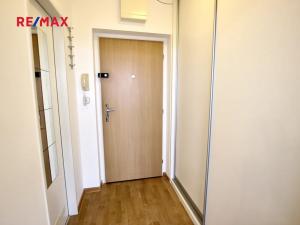 Pronájem bytu 1+kk, Praha - Kbely, Pod Nouzovem, 32 m2