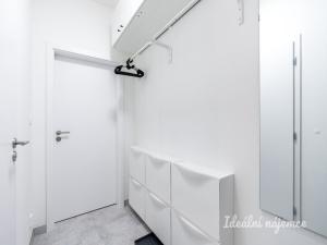 Pronájem bytu 1+kk, Praha - Kyje, Za černým mostem, 24 m2