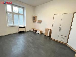 Prodej bytu 1+1, Karlovy Vary - Rybáře, nám. 17. listopadu, 33 m2