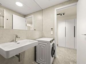 Pronájem bytu 3+kk, Praha - Modřany, Československého exilu, 59 m2