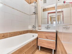Prodej bytu 2+1, Měděnec, Náměstí, 72 m2