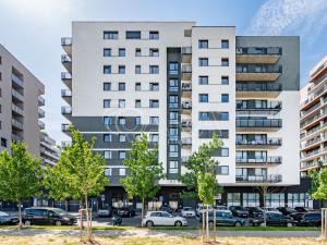 Pronájem garážového stání, Praha - Strašnice, Zvěřinova, 15 m2