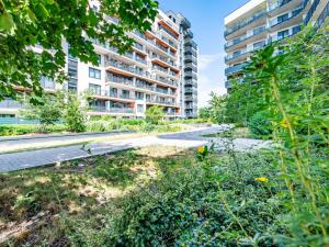 Pronájem garážového stání, Praha - Strašnice, Zvěřinova, 15 m2