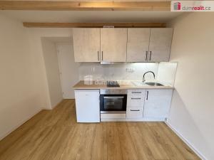 Pronájem bytu 1+kk, Praha - Smíchov, Na Valentince, 38 m2