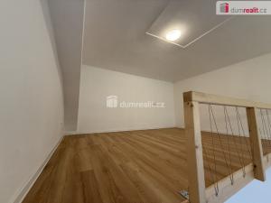 Pronájem bytu 1+kk, Praha - Smíchov, Na Valentince, 38 m2