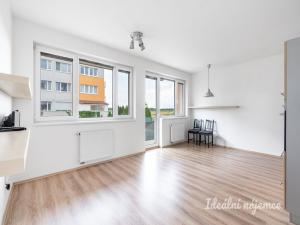 Pronájem bytu 1+kk, Praha - Kyje, Farkašova, 31 m2