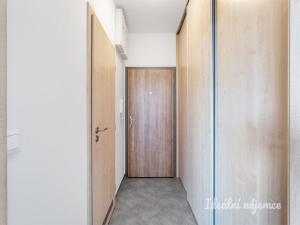 Pronájem bytu 1+kk, Praha - Kyje, Farkašova, 31 m2