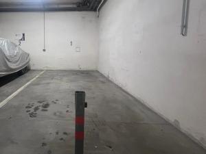 Pronájem garážového stání, Praha - Žižkov, Husitská, 14 m2