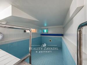 Prodej rodinného domu, Chvaletice, Budovatelů, 350 m2