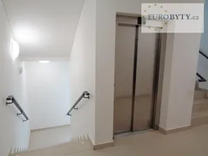 Pronájem bytu 1+kk, Praha - Letňany, Škrábkových, 43 m2