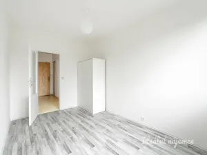 Pronájem bytu 2+kk, Praha - Háje, Štichova, 42 m2