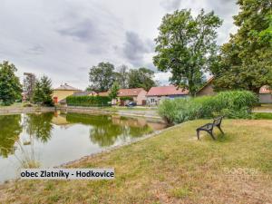 Pronájem rodinného domu, Zlatníky-Hodkovice - Zlatníky, Náves sv. Petra a Pavla, 100 m2