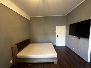 Pronájem bytu 1+kk, Praha - Vršovice, Vršovická, 35 m2