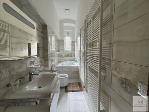 Pronájem bytu 2+1, Karlovy Vary, T. G. Masaryka, 104 m2