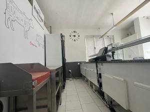 Pronájem obchodního prostoru, Holice, náměstí T. G. Masaryka, 37 m2