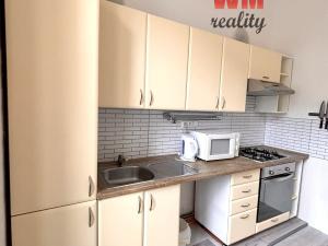 Pronájem bytu 2+1, Karlovy Vary, Moskevská, 43 m2