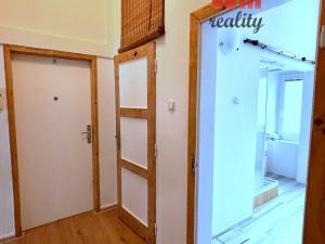 Pronájem bytu 2+1, Karlovy Vary, Moskevská, 43 m2