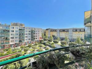 Pronájem bytu 2+kk, Praha - Hlubočepy, Voskovcova, 45 m2