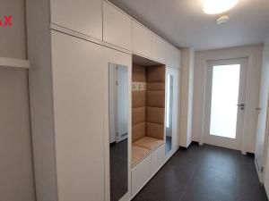 Pronájem bytu 1+kk, Praha - Modřany, Kolmanova, 40 m2