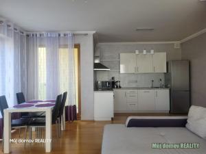Pronájem bytu 2+kk, Praha - Holešovice, Komunardů, 60 m2