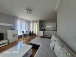 Pronájem bytu 2+kk, Praha - Holešovice, Komunardů, 60 m2
