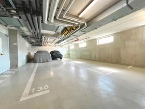 Pronájem garážového stání, Praha - Hlubočepy, Chlupáčova, 40 m2