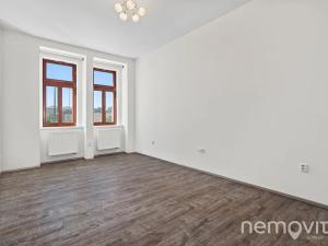 Pronájem bytu 1+1, Praha - Karlín, Sokolovská, 38 m2