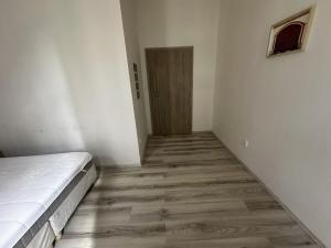 Pronájem bytu 2+kk, Praha - Vinohrady, Rumunská, 68 m2
