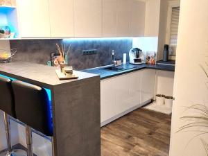 Pronájem bytu 2+1, Hradec Králové, Labská kotlina, 55 m2