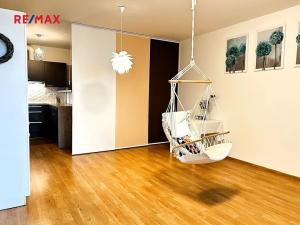 Pronájem bytu 2+kk, Praha - Horní Měcholupy, Modenská, 64 m2