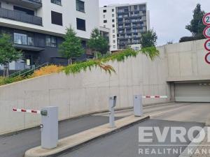 Pronájem garážového stání, Praha, Mezi vodami, 16 m2