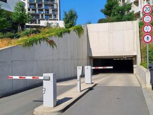Pronájem garážového stání, Praha, Mezi vodami, 16 m2