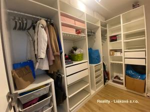 Pronájem bytu 2+kk, Ústí nad Labem - Ústí nad Labem-centrum, Velká Hradební, 74 m2
