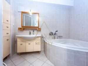 Pronájem bytu 3+1, Praha - Záběhlice, Hyacintová, 100 m2
