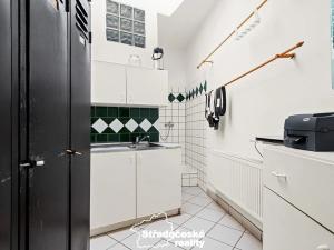 Prodej obchodního prostoru, Praha - Kolovraty, Mírová, 207 m2
