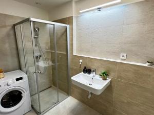 Pronájem bytu 1+kk, Praha, Mezi vodami, 41 m2