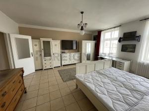 Pronájem bytu 3+1, Hradec Králové, Velké náměstí, 97 m2