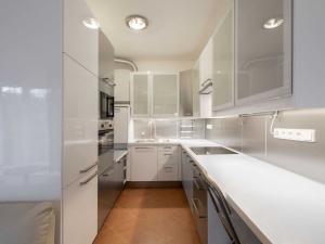 Pronájem bytu 1+kk, Praha - Pitkovice, Penízovková, 40 m2